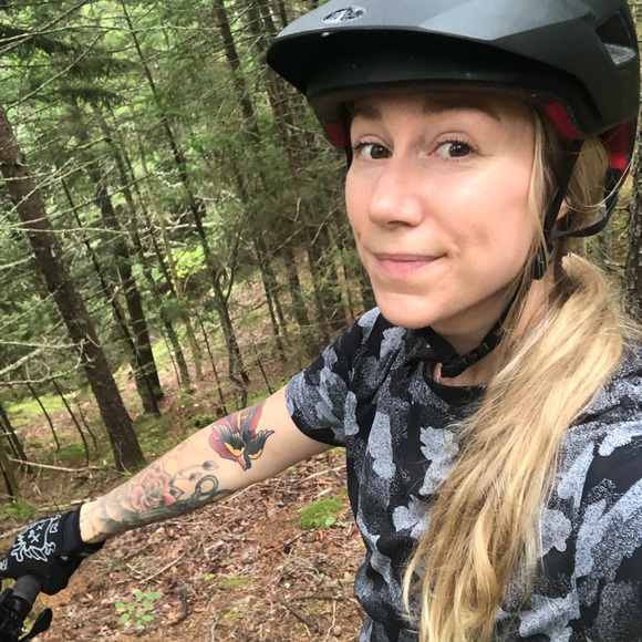 Meet your Posher, Lisa - Picture 2 of 10